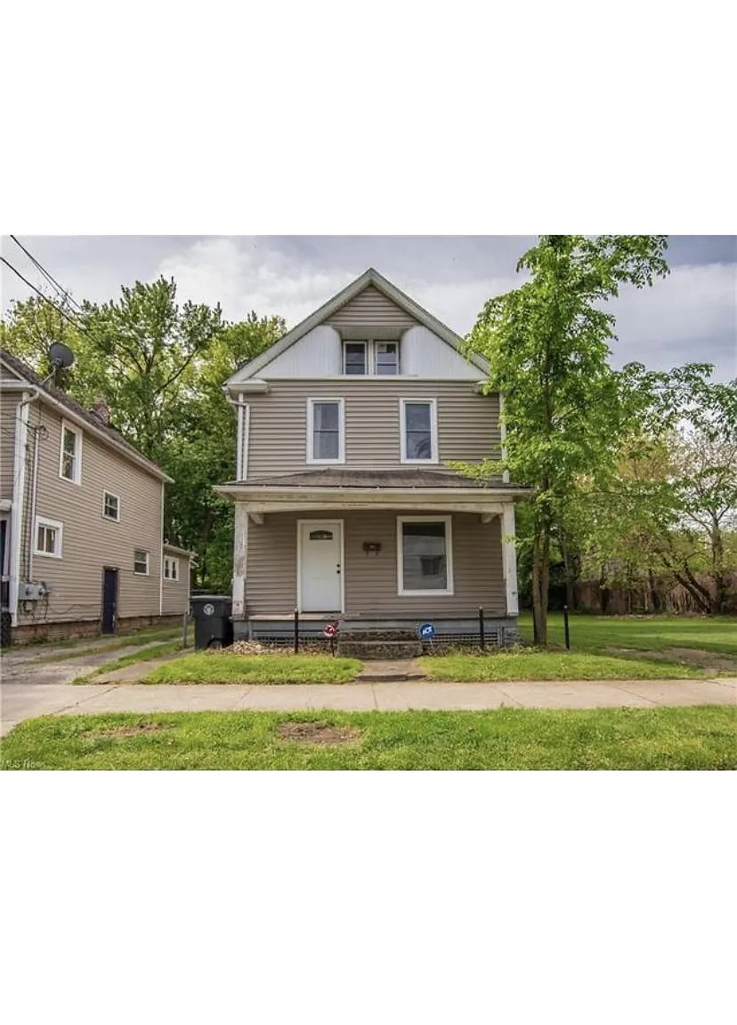 4 bed, 1393 sqft, $1,200 — Photo 1
