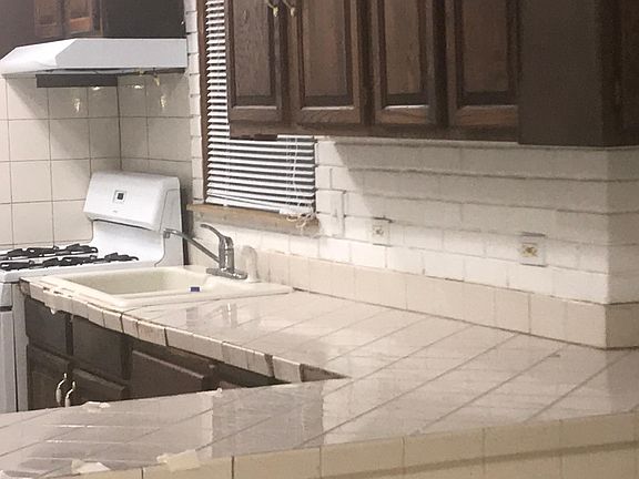 2nd image of 601 Forsythe Ave