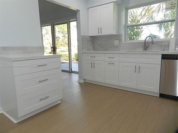 5th image of 2924 SW Westlake Cir