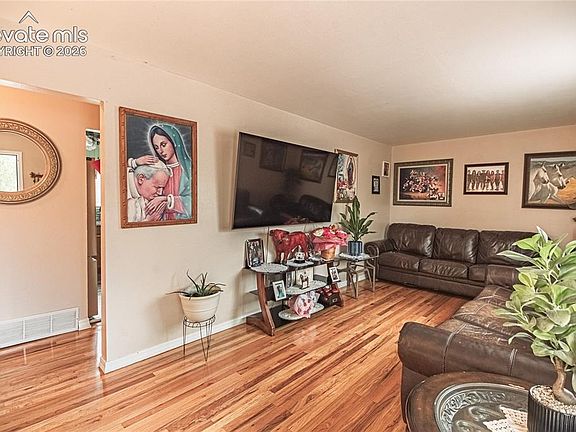 4th image of 1118 Maxwell St