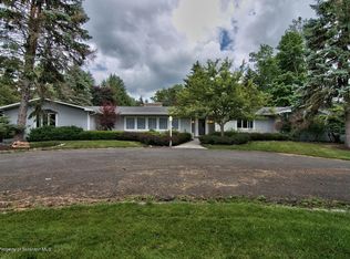 104 Overlook Rd, Waverly Township, PA 18411