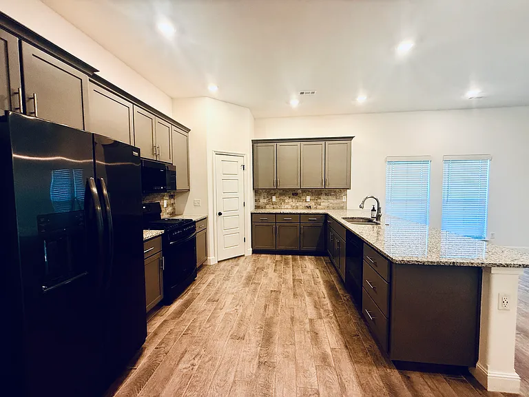 424 NW 59th Ave — Photo 30