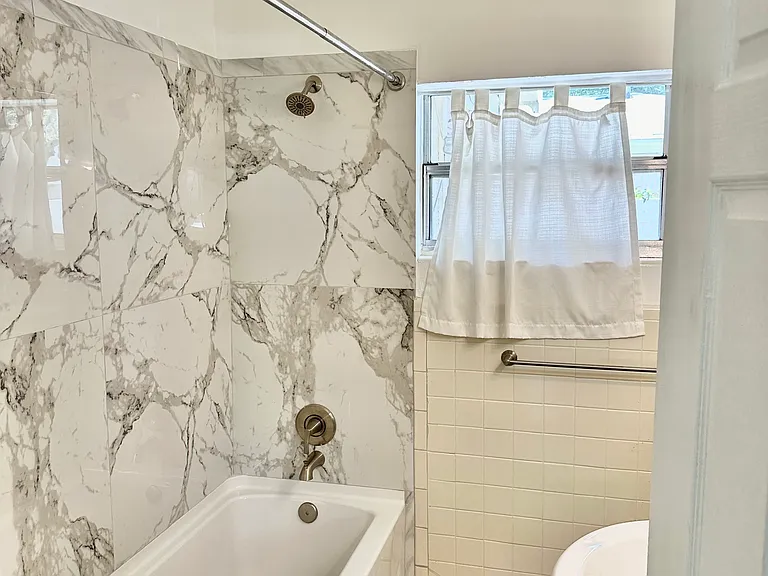 522 Florida Ave — Photo 12