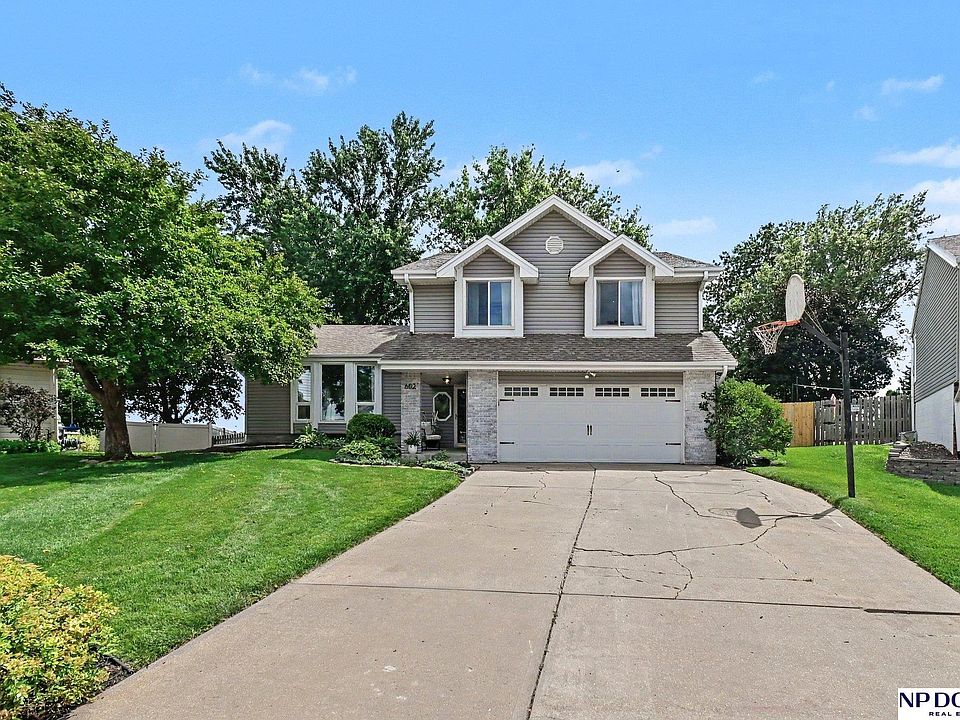 1st image of 602 N 151st Cir