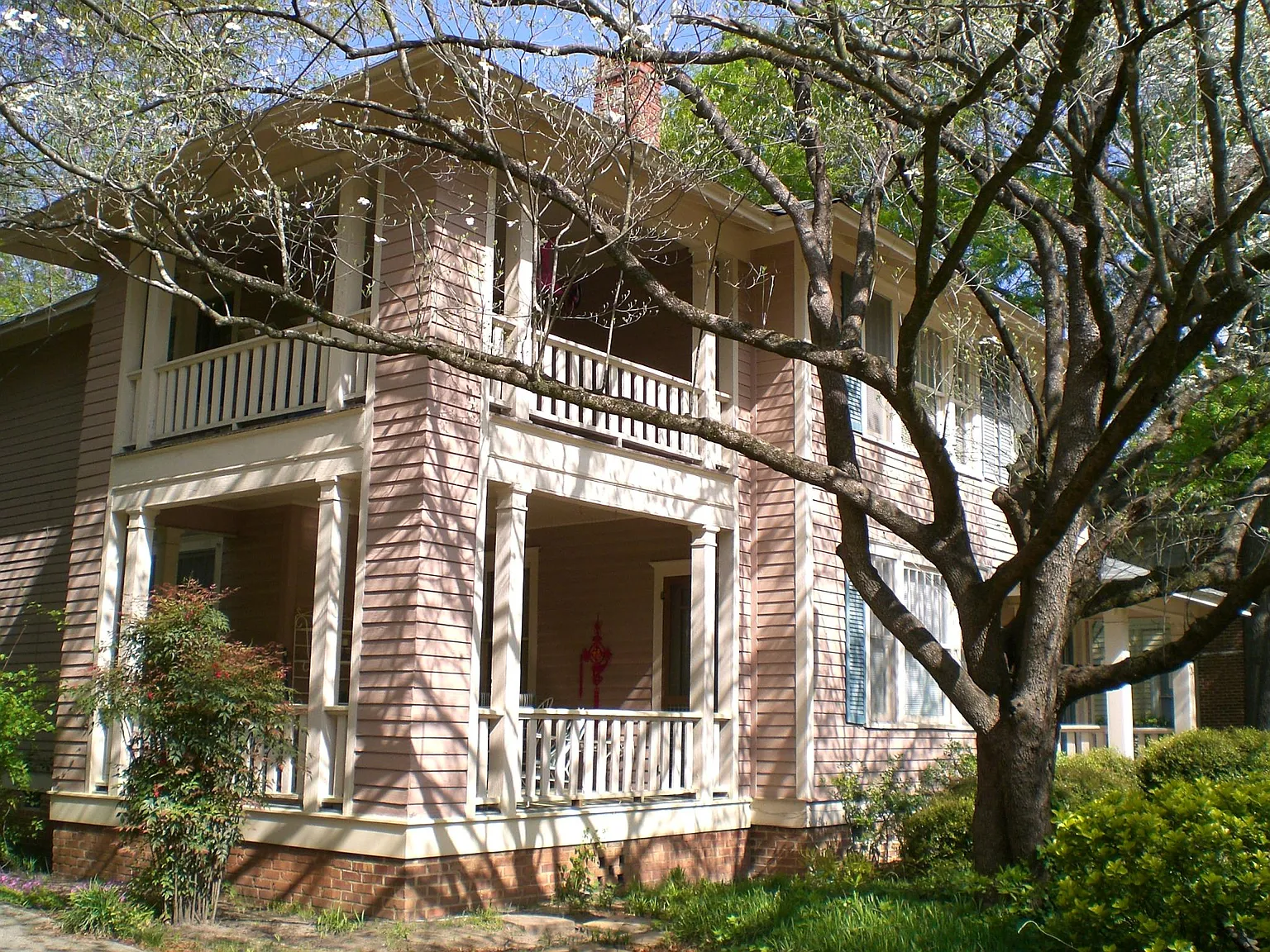 925 Maple St — Photo 3
