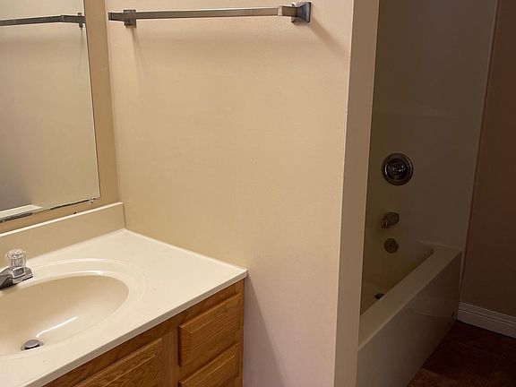 3rd image of 26 Quicksilver Ln #4