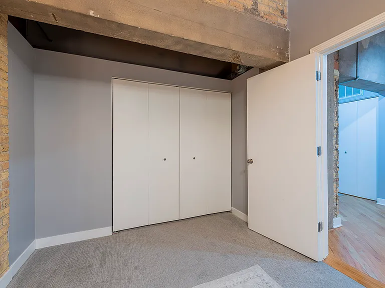 411 W Ontario St — Photo 13
