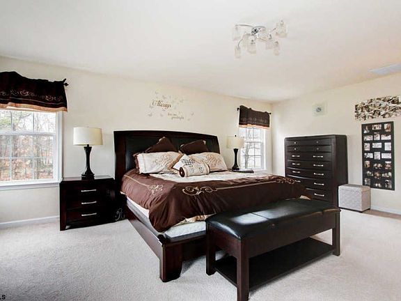 5th image of 220 Peach Tree Ln