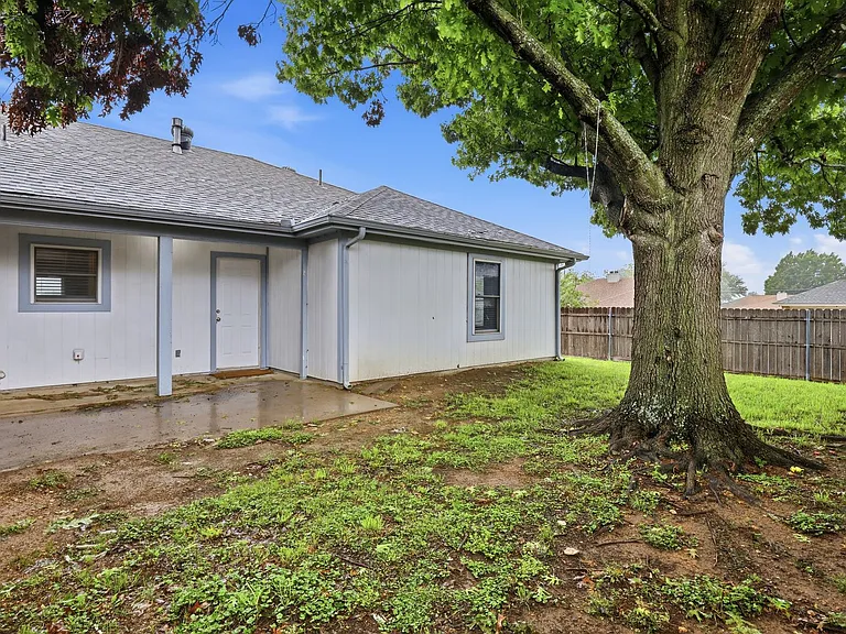 1502 Sharron Ct — Photo 63