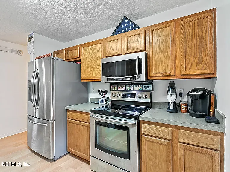 3 bed, 1155 sqft, $2,000 — Photo 2