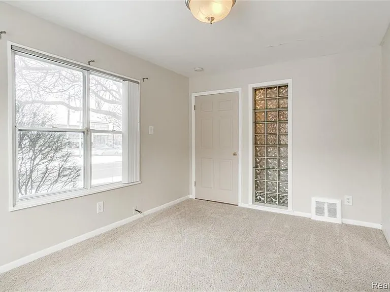 3388 Coolidge Hwy — Photo 24