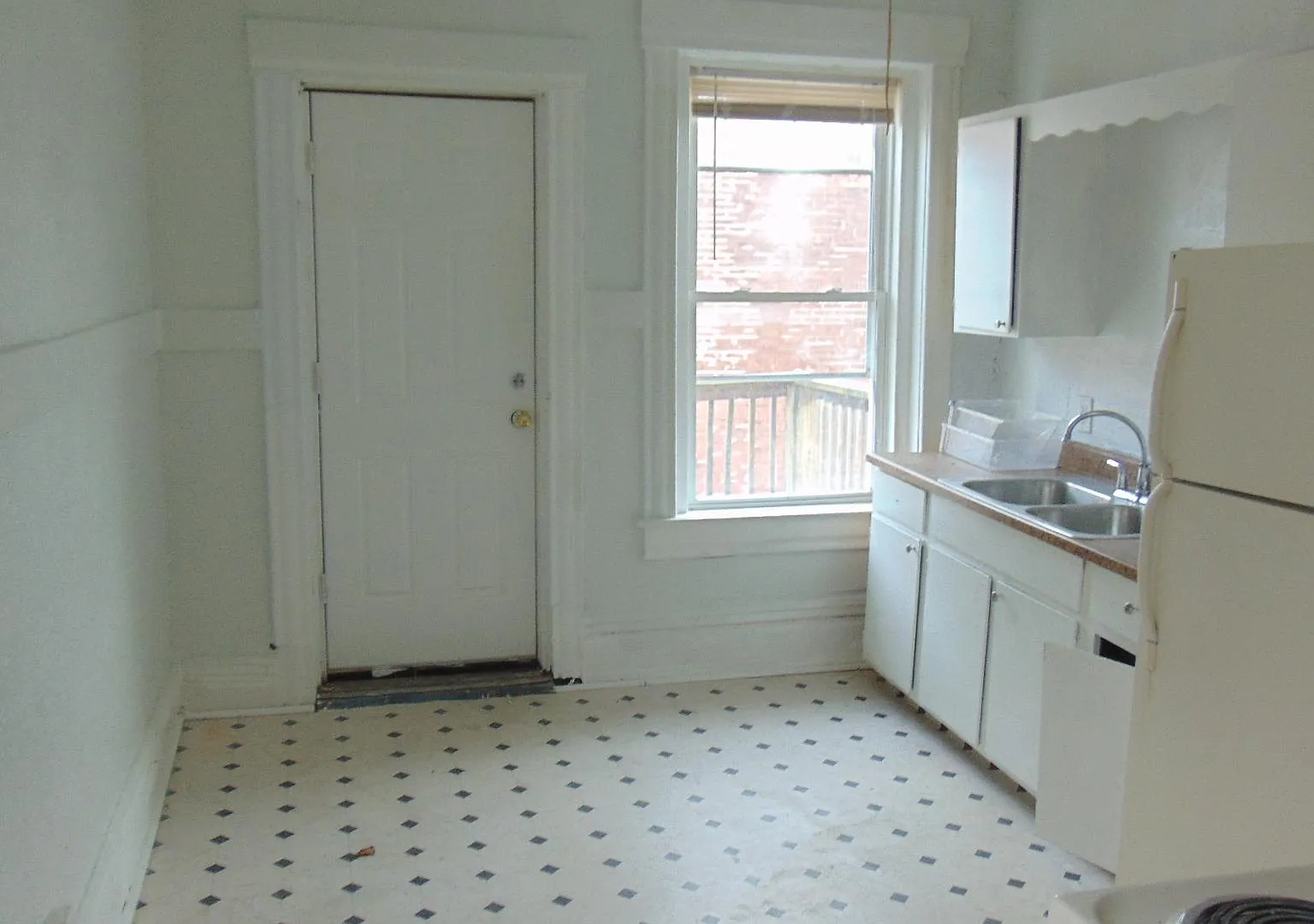 3405 Wyandotte St — Photo 1