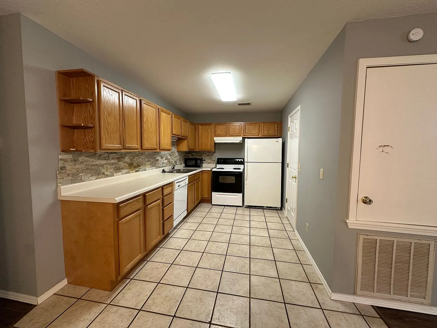 303 Holly St — Photo 4