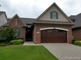 5672 Pembrooke Xing, West Bloomfield, MI