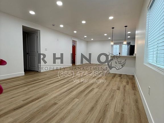 5th image of 3767 N Hannah St #916