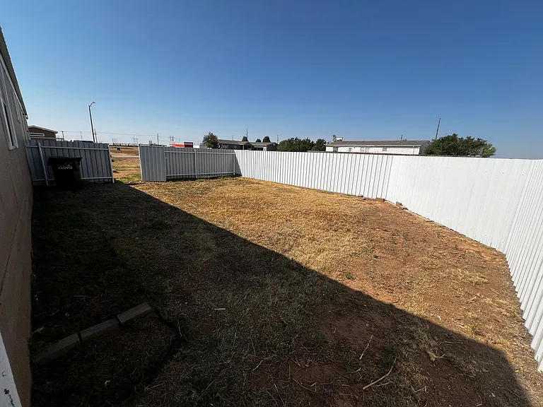 3900 Weston St — Photo 5