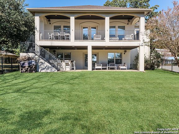 5th image of 1702 Bluebonnet Ln