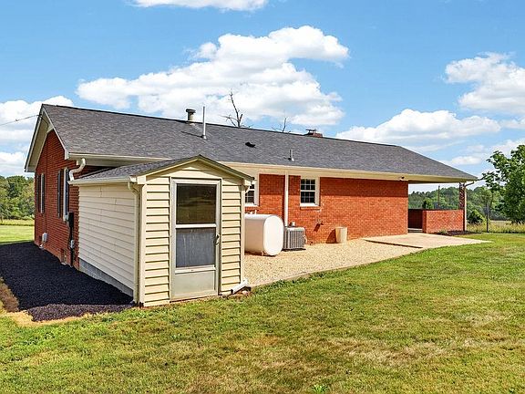 3rd image of 484 Galena Rd