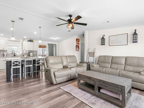 5th image of 12833 Parkwood St
