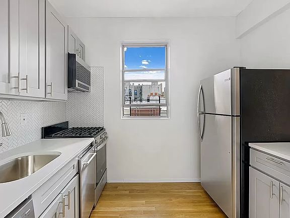 2nd image of 225 13th St APT E5