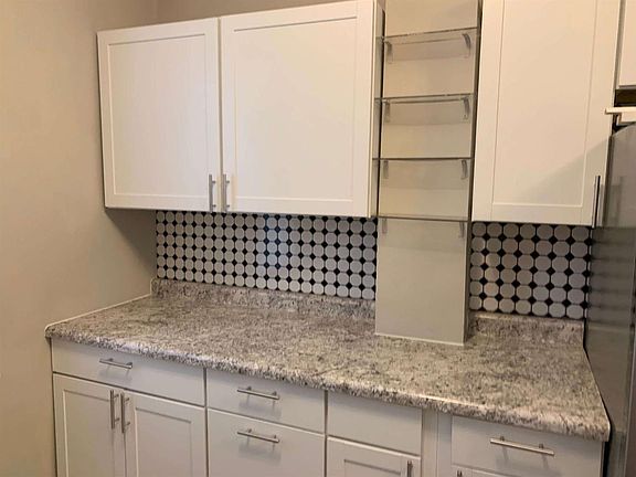 5th image of 3915 Deer Park Ave