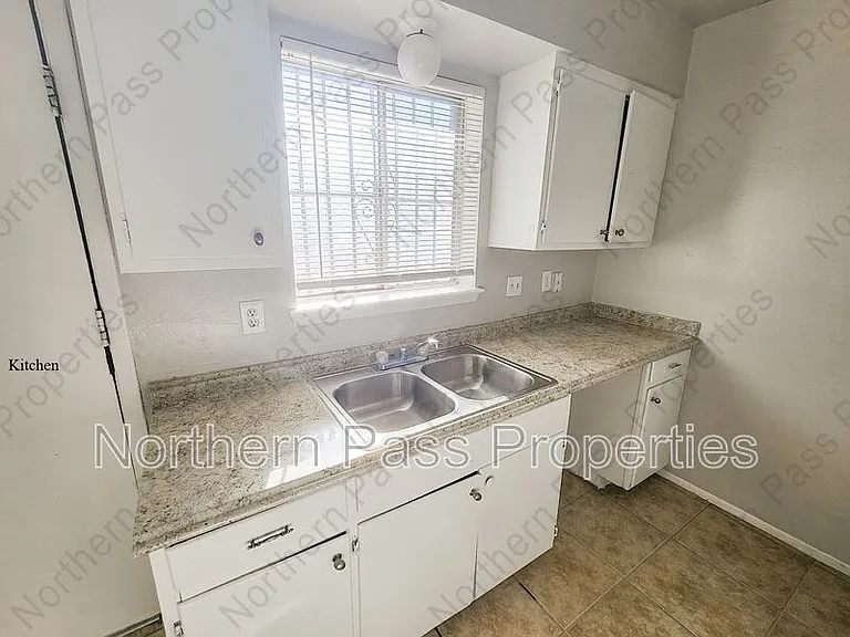 5233 Carousel Dr #2 — Photo 6