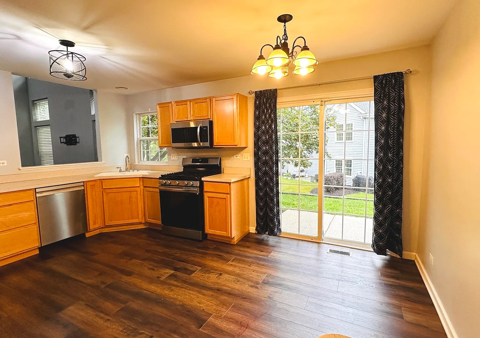 2 bed, 2.5 bath, 1738 sqft, $2,600 — Photo 4