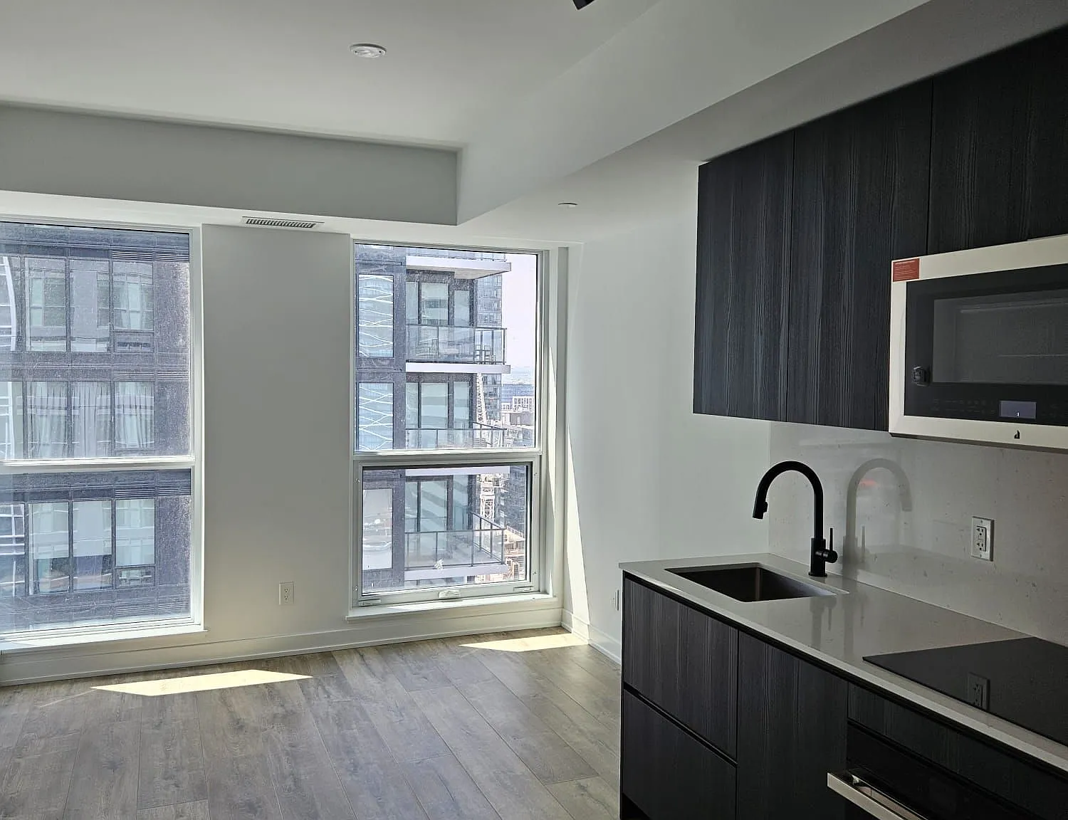1 bed, $2,400 — Photo 4