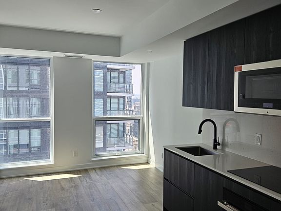 4th image of 327 King St W #2205