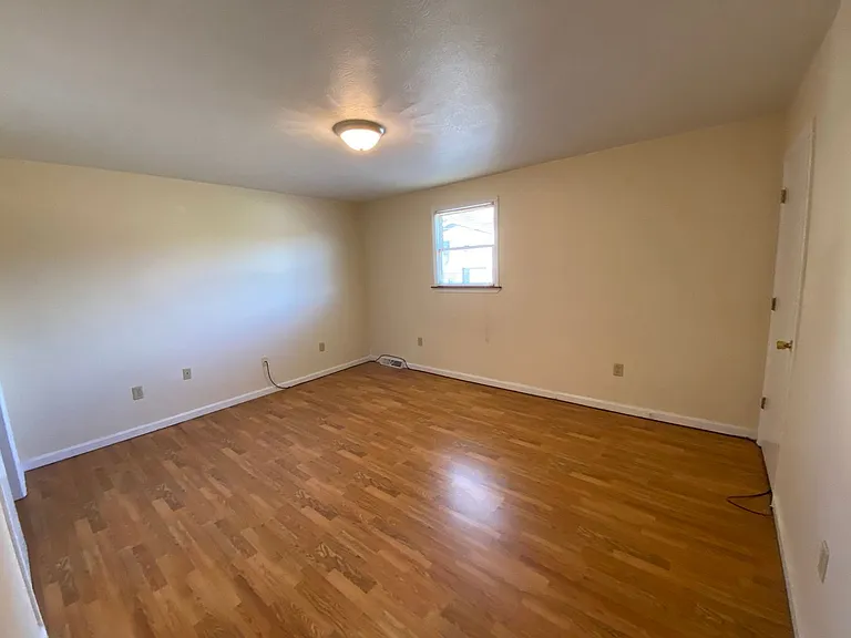 124 Karen Way — Photo 6