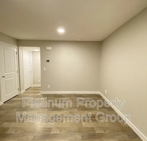 165 Walcrest Blvd SE #B — Photo 3