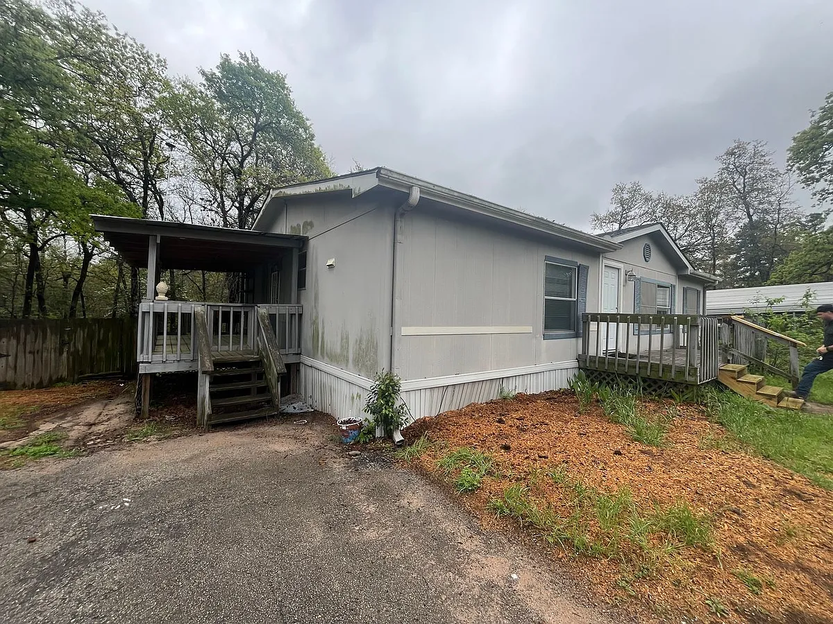 Building Photo - 17186 Countrywood