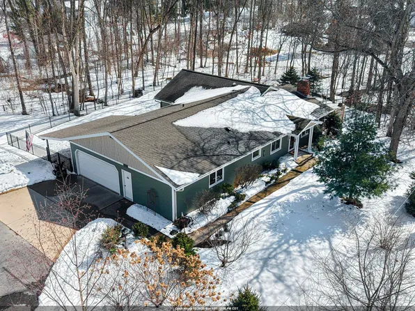 2709 Summerset Cir, Suamico, WI 54173