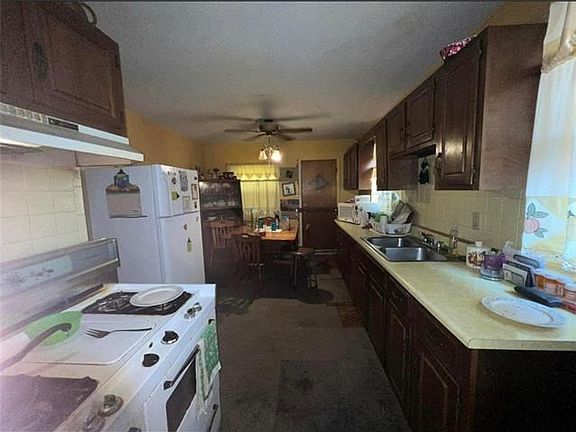 3rd image of 4911 Chestnut Ave