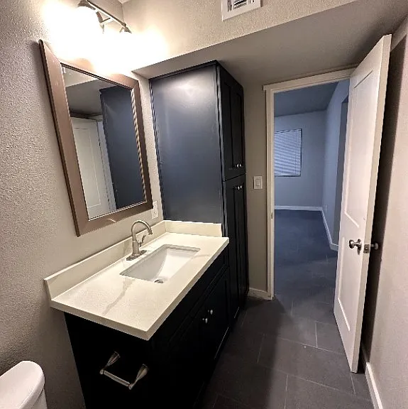1102 W Cochise Dr #1 — Photo 7
