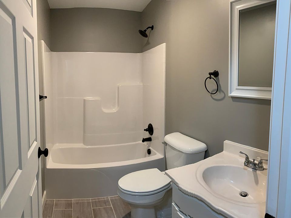1st image of 601 W 4th St