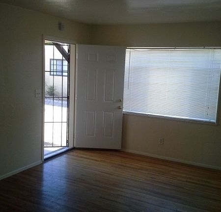 4th image of 209 Grove St NE APT A