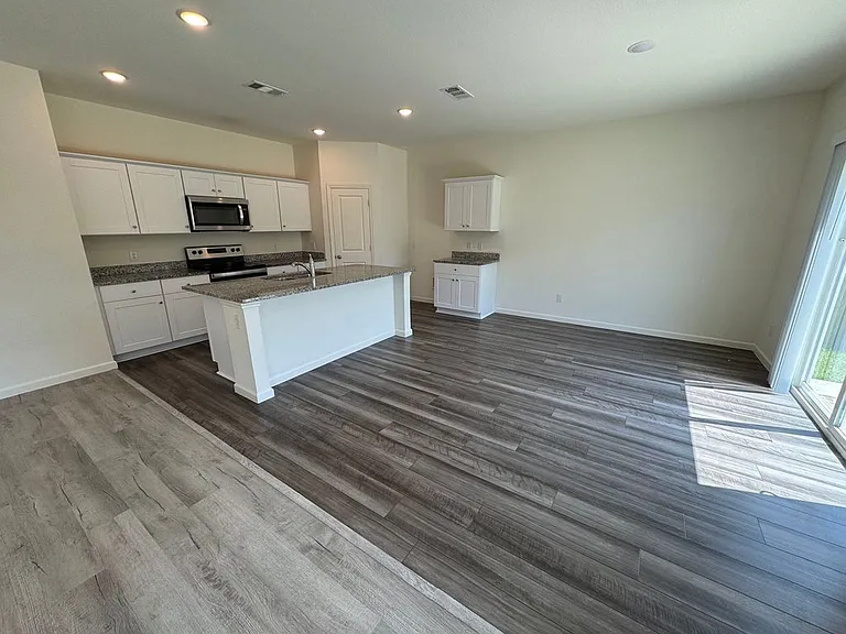 1812 Washington St — Photo 5