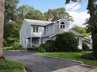 10 Wood Path Dr, Northport, NY 11768