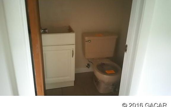 4th image of 6050 NW 82nd Ln
