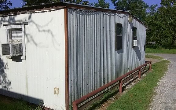 3rd image of 2102 Woodlawn Blvd