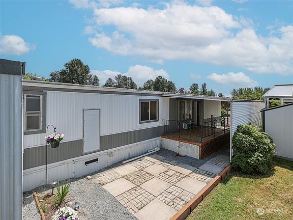 3rd image of 16600 25th Avenue NE #85