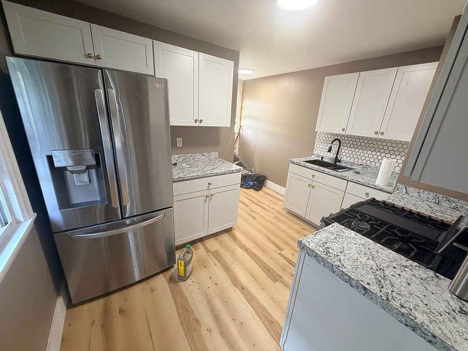 1st image of 19 Avery Ave Floor 2