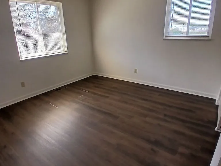 Yorktowne Apartments — Photo 7