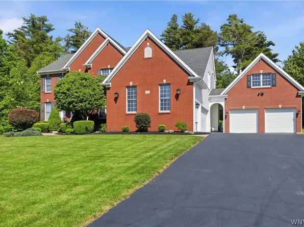 5 Kingfisher Ct, Orchard Park, NY 14127