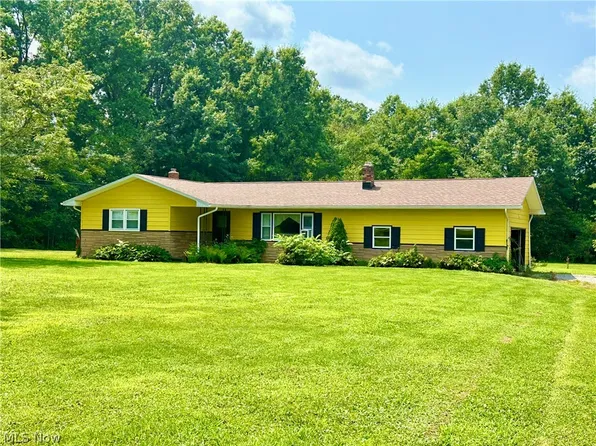 628 Bedford Rd, Lowellville, OH 44436