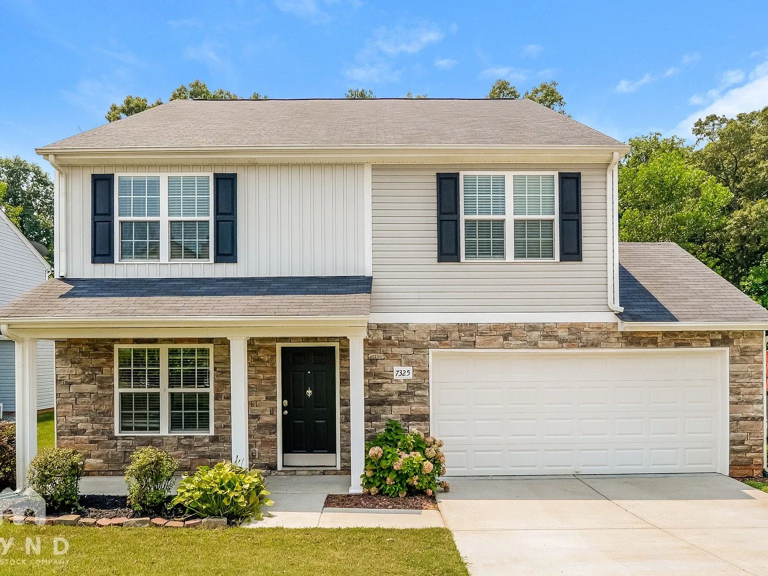 4 bed, 2.5 bath, 2040 sqft, $2,105 — Photo 1