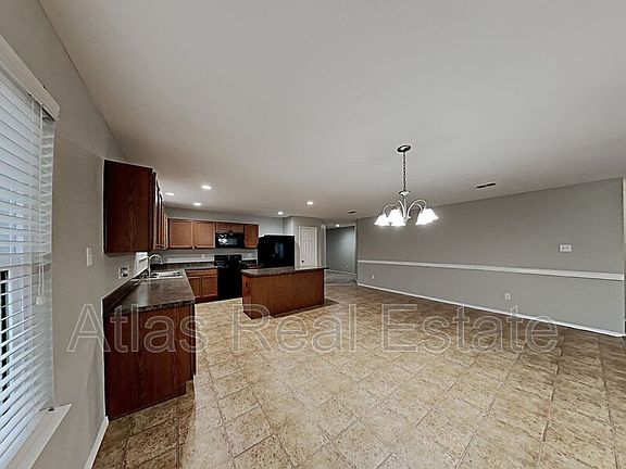 5th image of 821 Underhill Dr