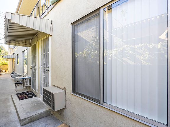 3rd image of 1132 Rosedale Ave APT 2