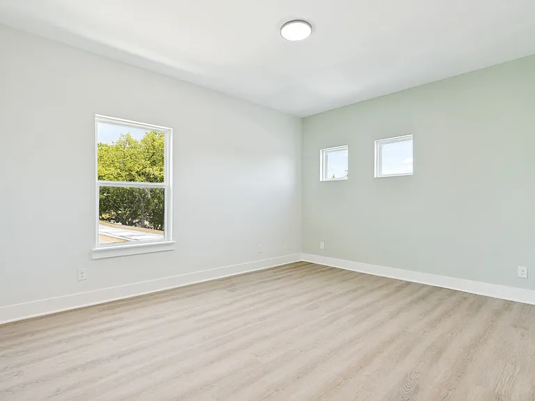 8011 Doreen Ave — Photo 9